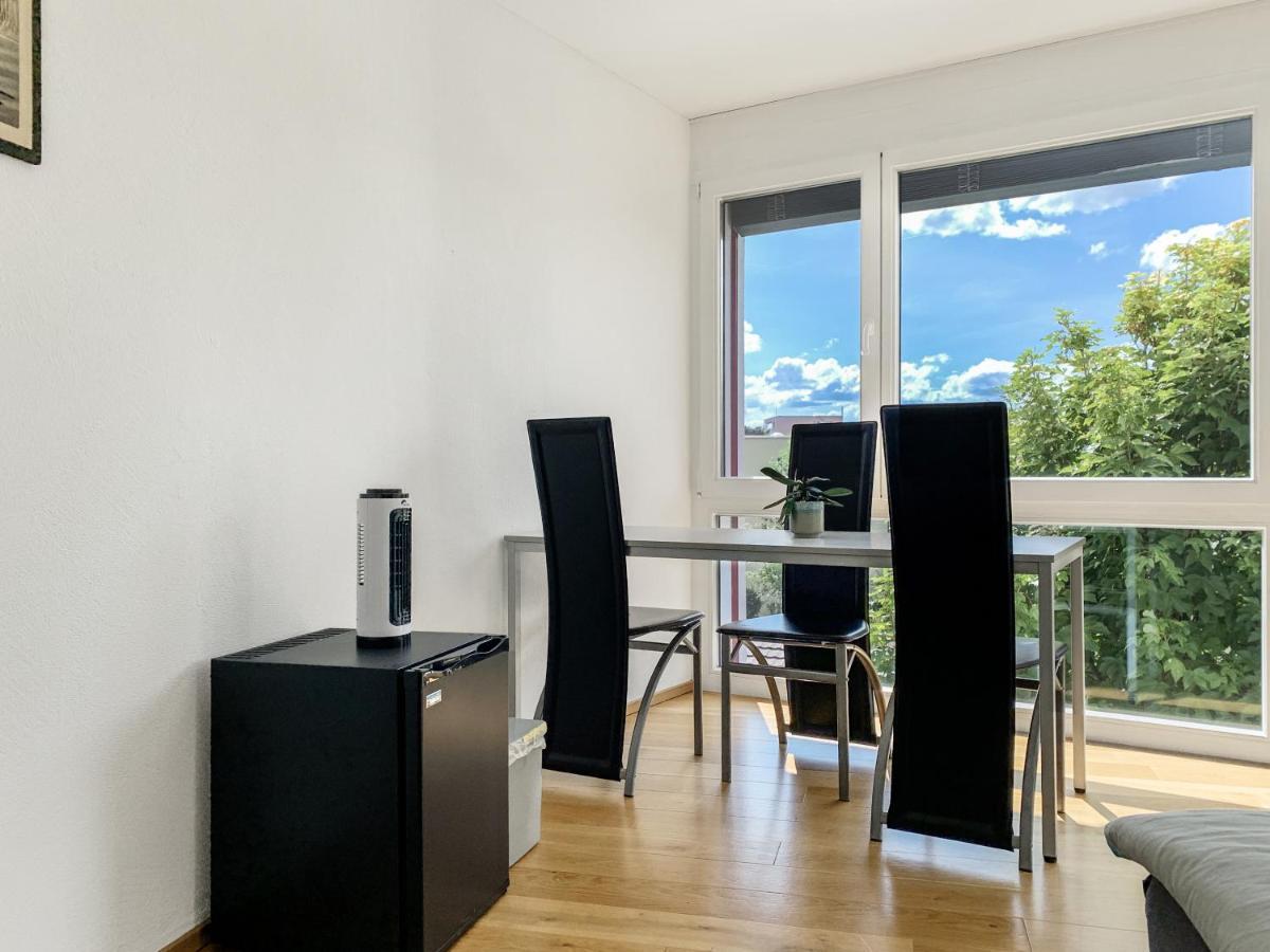 Haus Zur Lilie Hotel Hinwil Exterior foto